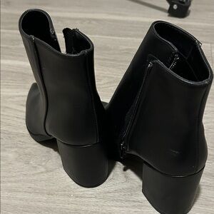 SHEIN Black Heeled Boots